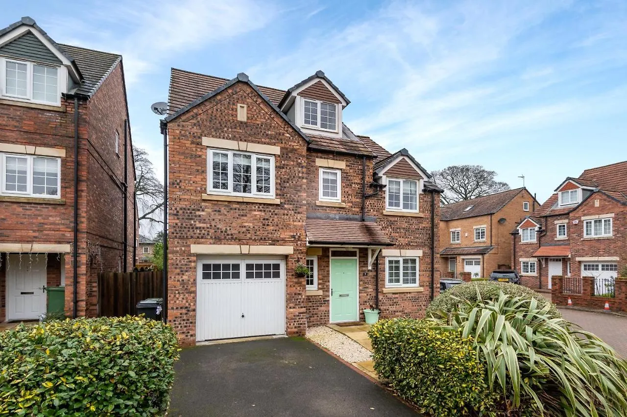Spacious And Modern Townhouse I Pass The Keys York