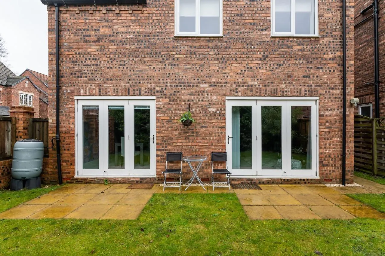 Spacious And Modern Townhouse I Pass The Keys York